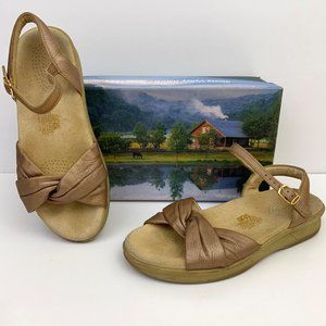 SAS Snuggle Up Leather Ankle Strap Comfort Sandals Pearl Bone Size 7M